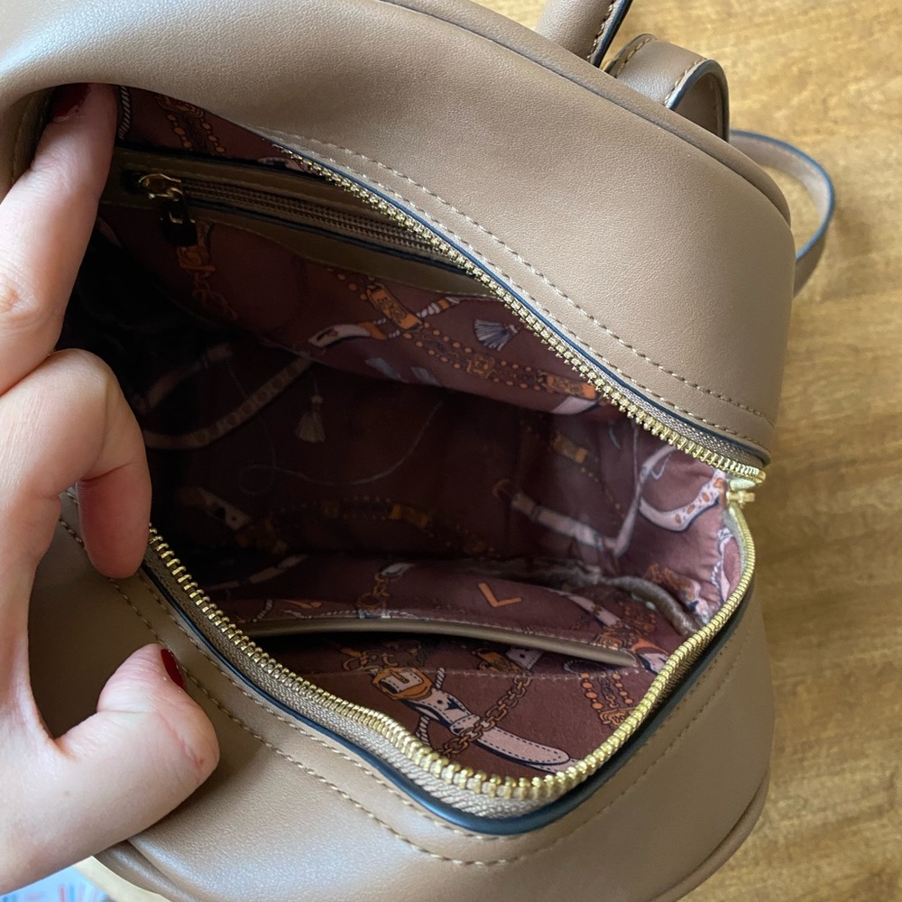 Backpack - Picture 4 of 5